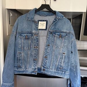 Abercrombie & Fitch Light Wash Denim Jacket Never Worn Size S